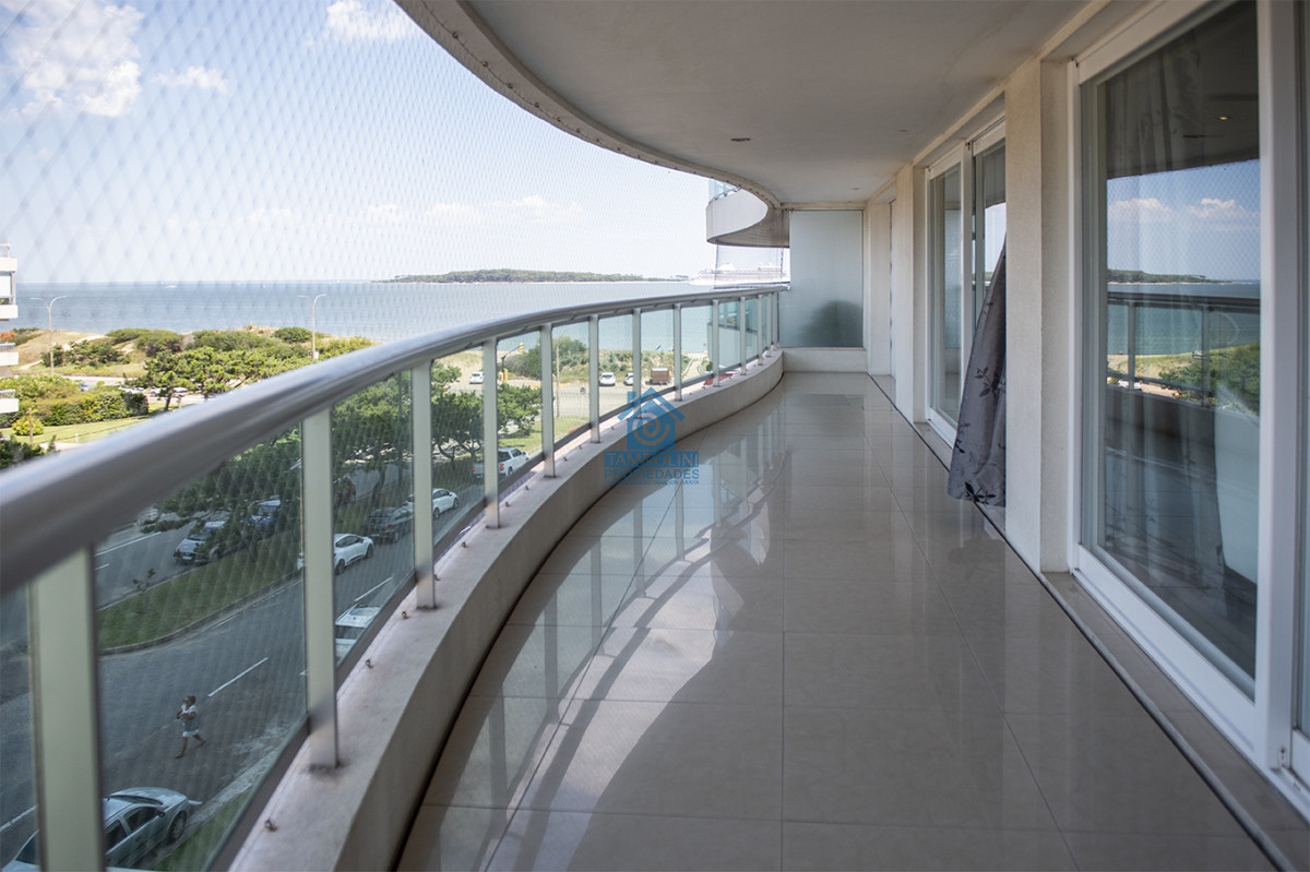 Apartamento ID.823 - PRIMERA LINEA PUNTA DEL ESTE, PLAYA MANSA- TORRE AQUARELLA