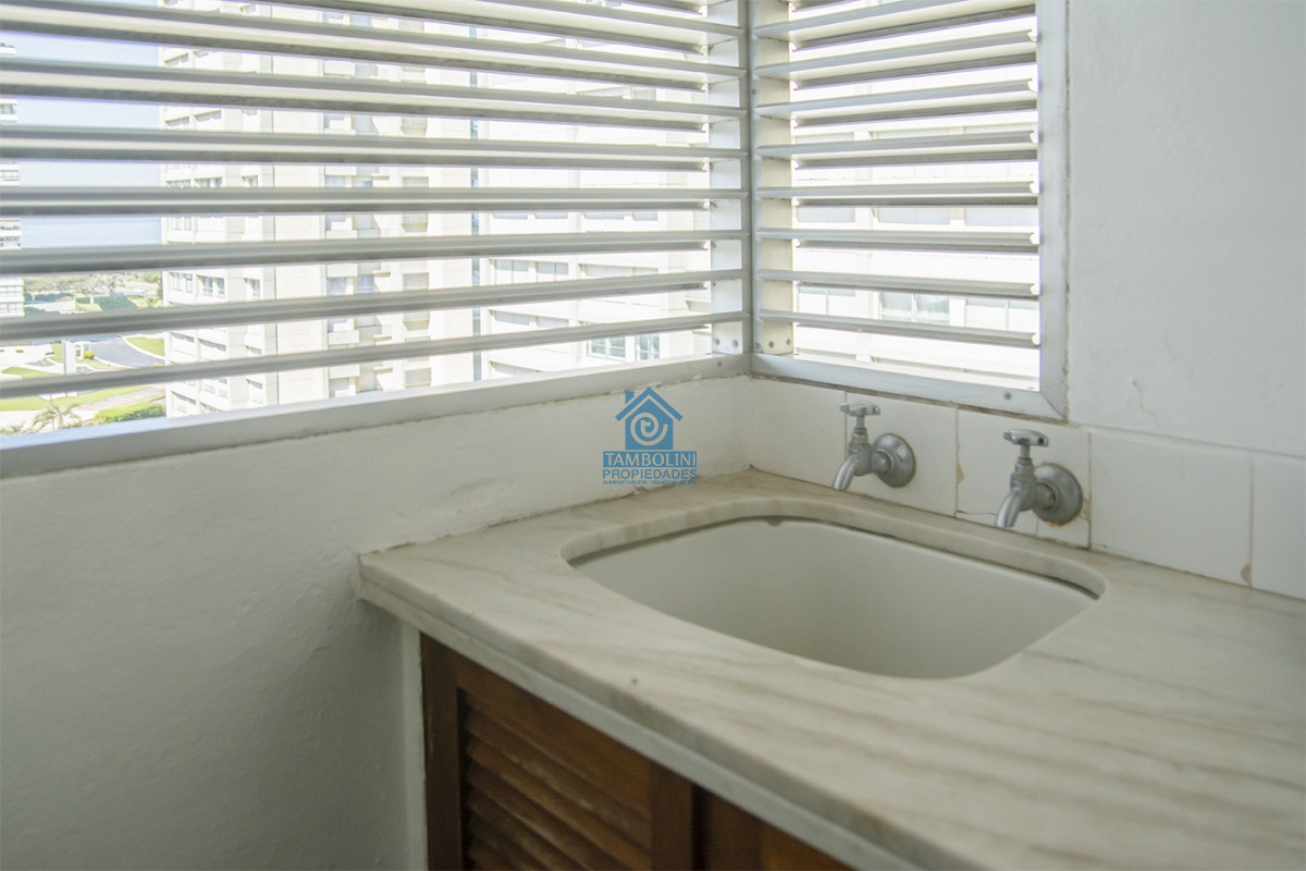 Apartamento ID.1121 - Apartamento en venta, Torre Fragata con hermosa vista al mar.