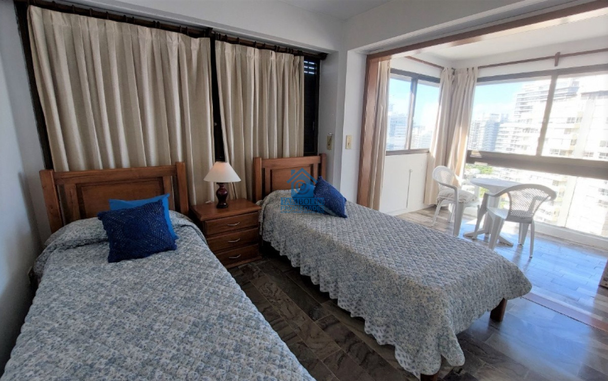 Apartamento ID.587 - En venta departamento en Parquemar Center con panorama al mar.