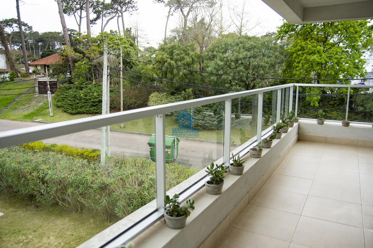 Apartamento ID.963 - Apartamento en Venta de 2 dormitorios en Playa Mansa , Punta del este 