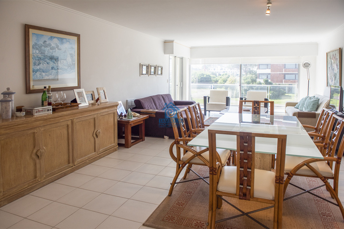 Apartamento ID.1135 - Vende departamento de 3 dormitorios en Ocean Tower, Punta del Este 