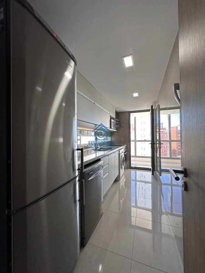 Apartamento ID.1124 - Vende departamento de 2 dormitorios finamente decorado en Torre Onix, Punta del Este