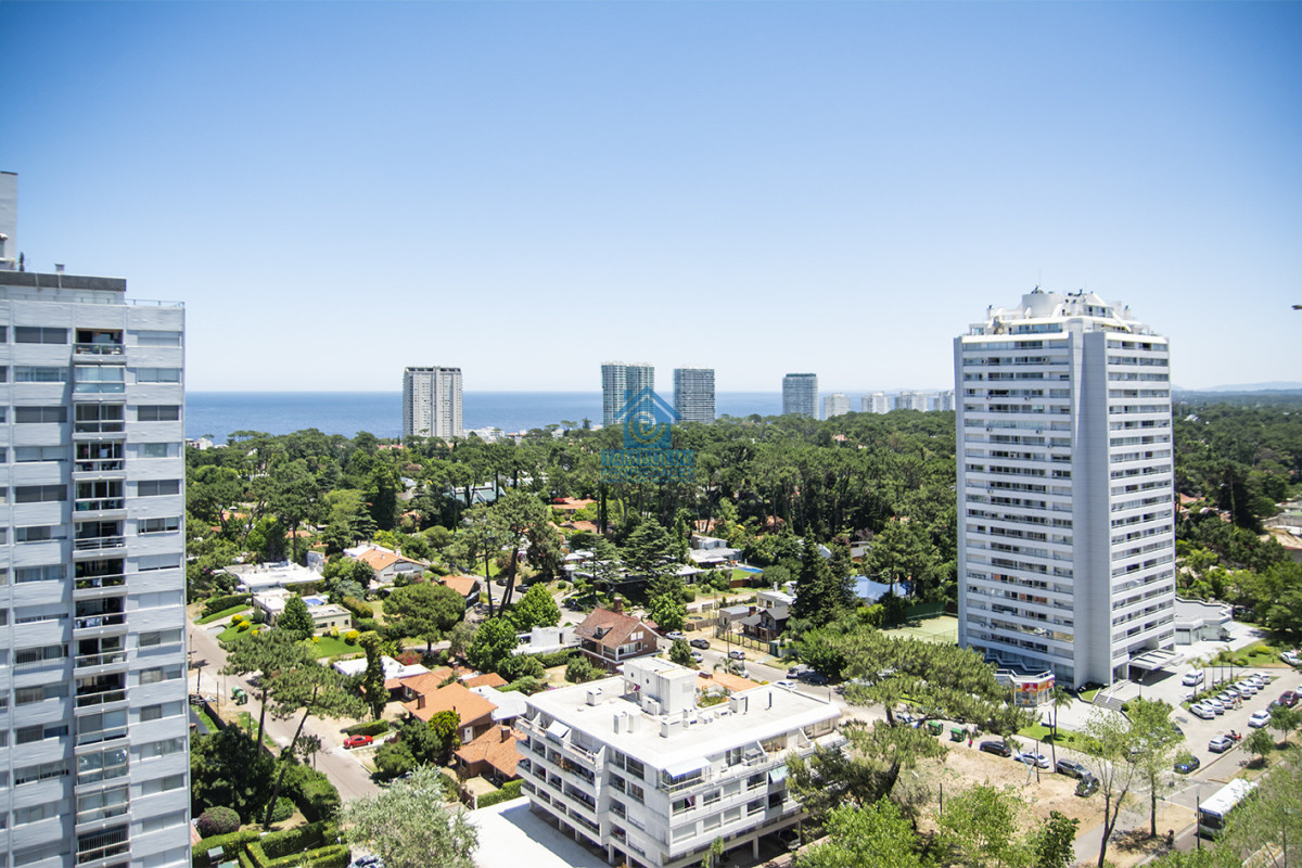 Apartamento ID.1228 - Vende apto de 2 dormitorios con vista al mar en Punta del este