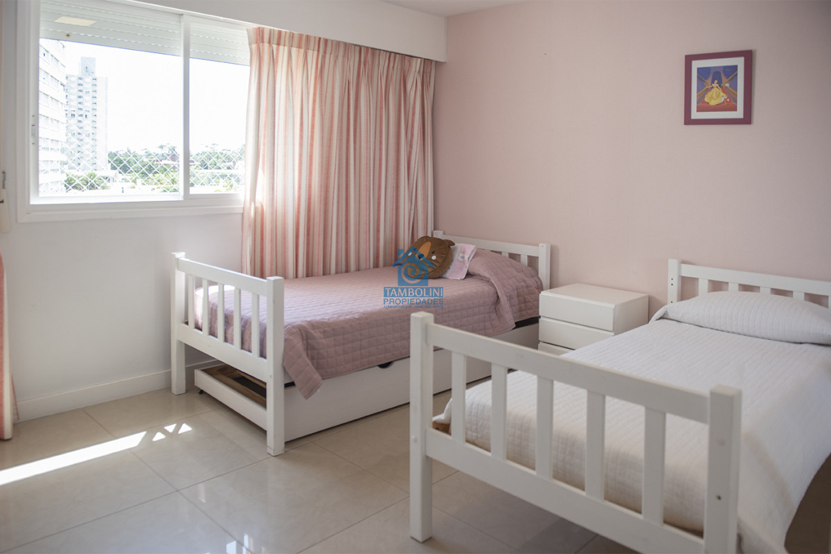 Apartamento ID.823 - PRIMERA LINEA PUNTA DEL ESTE, PLAYA MANSA- TORRE AQUARELLA