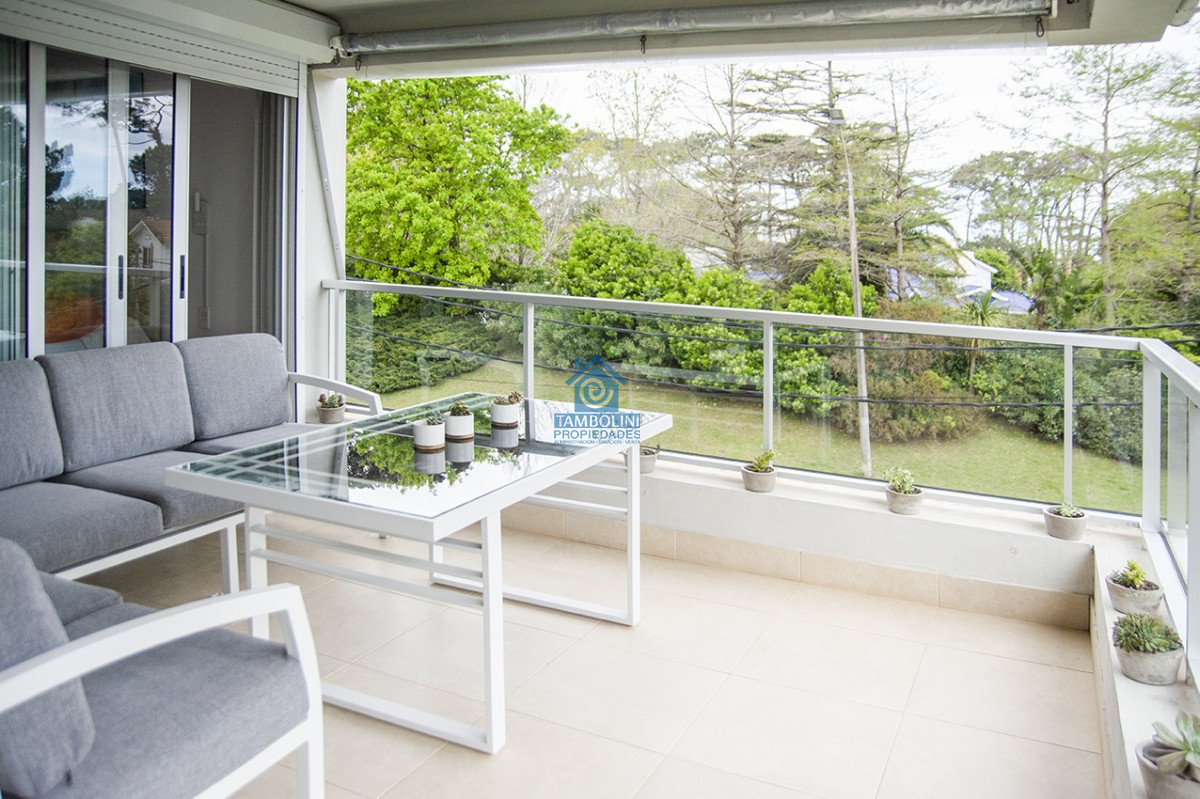 Apartamento ID.963 - Apartamento en Venta de 2 dormitorios en Playa Mansa , Punta del este 