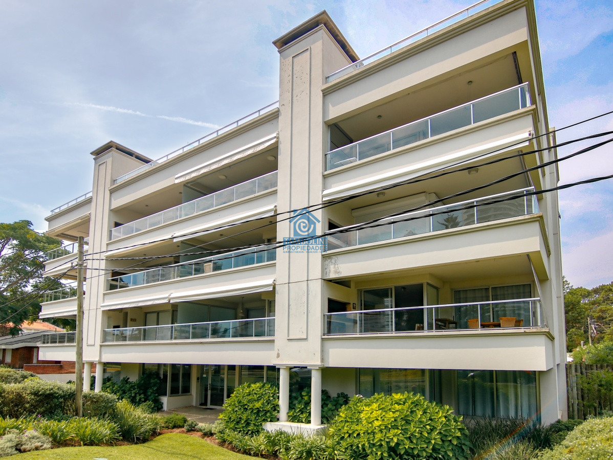 Apartamento ID.964 - PH en playa mansa , departamento en Edificio Monet de 2 dormitorios, Punta Del Este