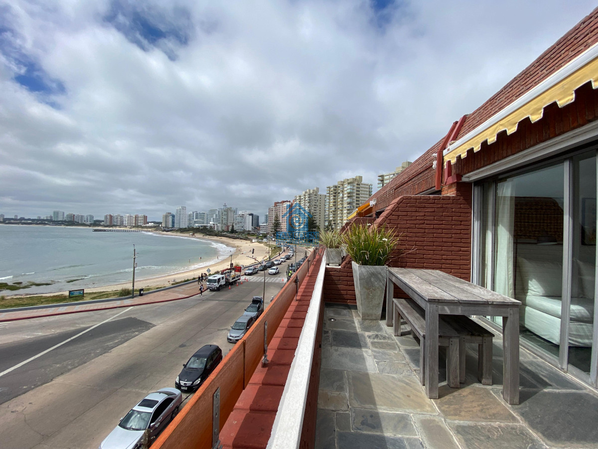 Apartamento ID.1143 - Vende apartamento con vista al mar de 3 dormitorios, Punta del Este