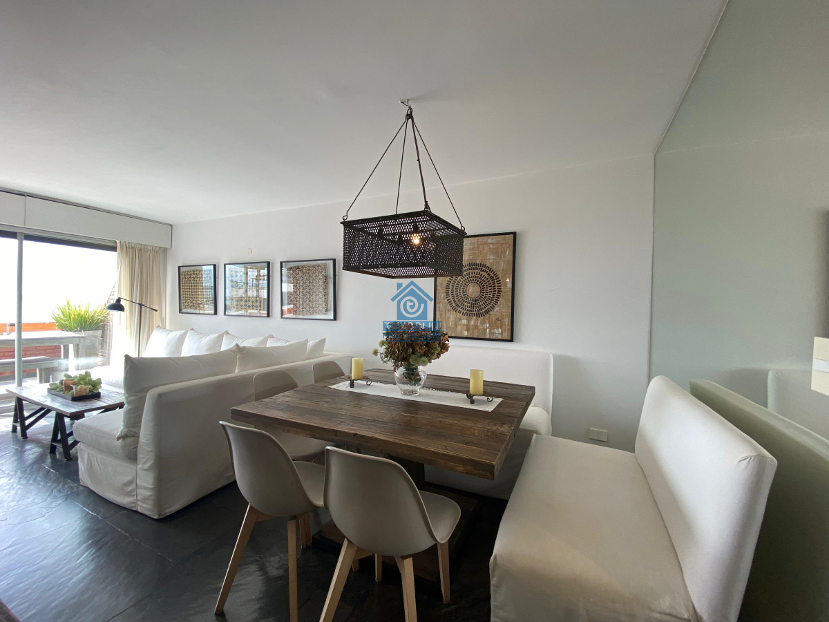 Apartamento ID.1143 - Vende apartamento con vista al mar de 3 dormitorios, Punta del Este