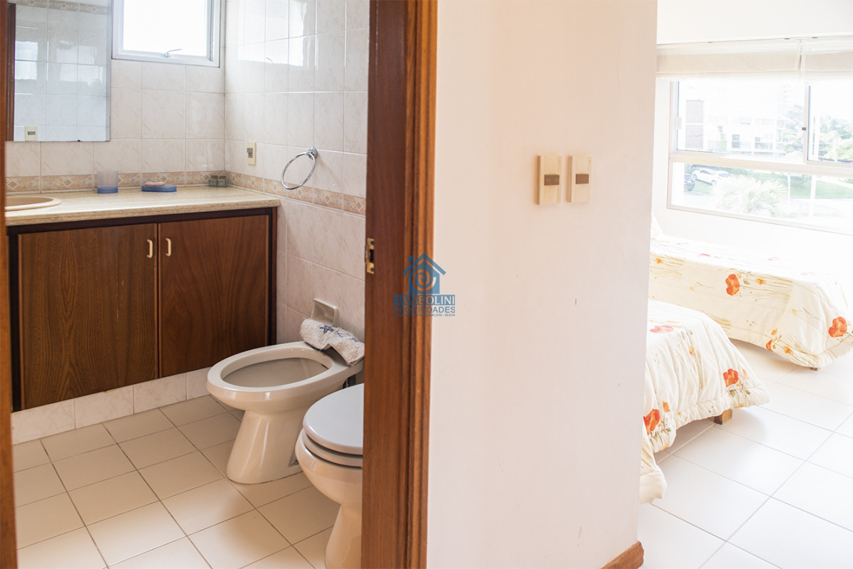 Apartamento ID.1135 - Vende departamento de 3 dormitorios en Ocean Tower, Punta del Este 
