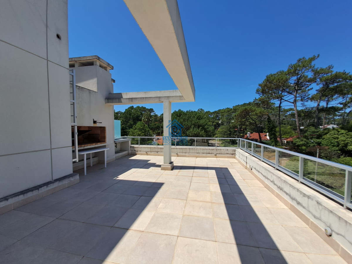 Apartamento ID.964 - PH en playa mansa , departamento en Edificio Monet de 2 dormitorios, Punta Del Este