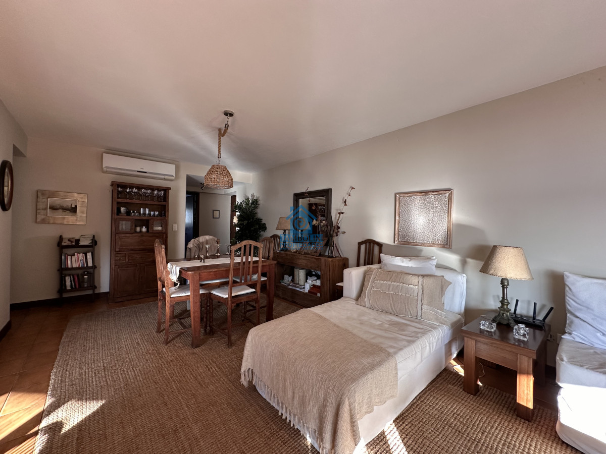 Apartamento ID.588 - Vende apto en Peninsula de 3 dormitorios con vista al Puerto, Punta del Este