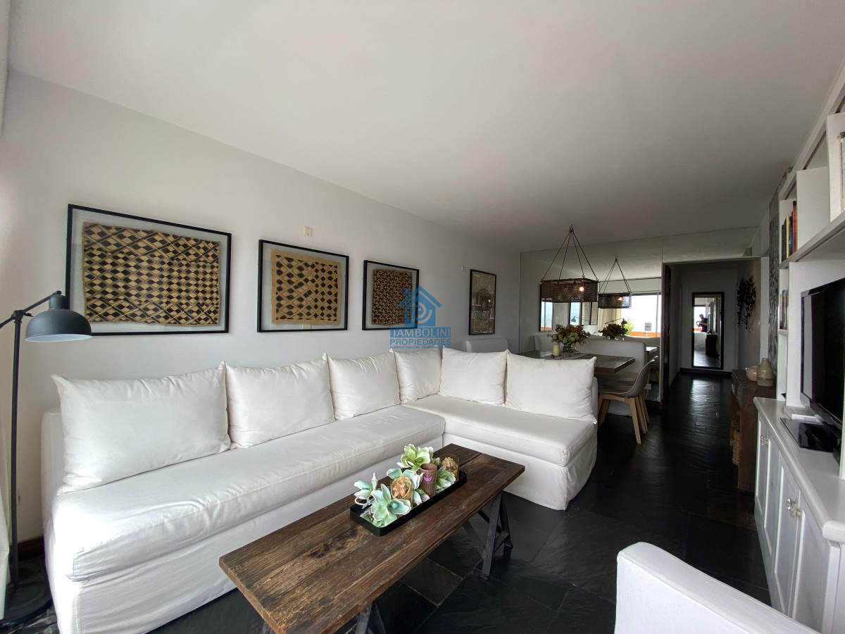 Apartamento ID.1143 - Vende apartamento con vista al mar de 3 dormitorios, Punta del Este