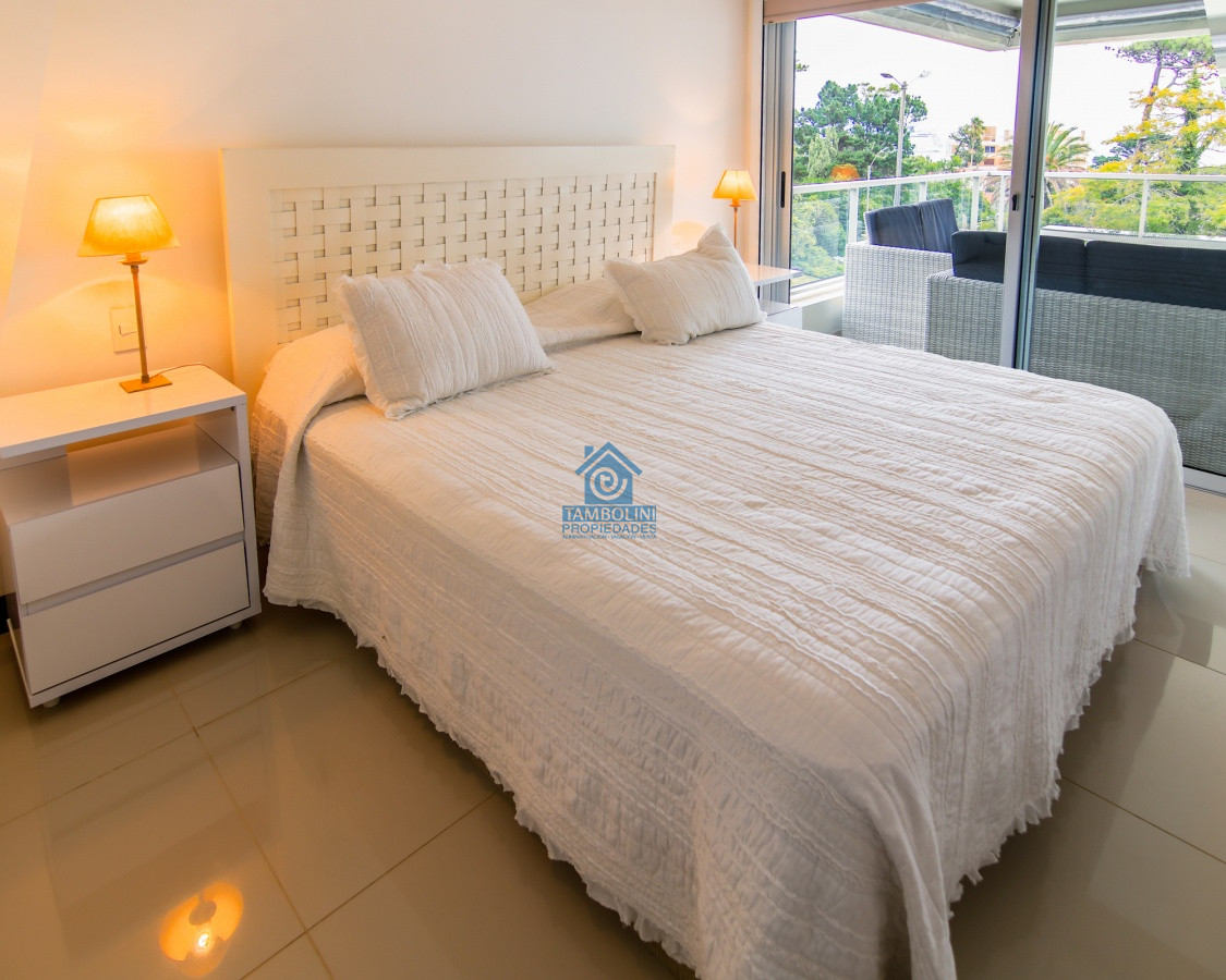 Apartamento ID.964 - PH en playa mansa , departamento en Edificio Monet de 2 dormitorios, Punta Del Este