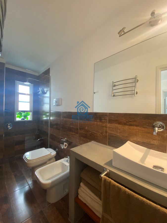 Apartamento ID.1143 - Vende apartamento con vista al mar de 3 dormitorios, Punta del Este