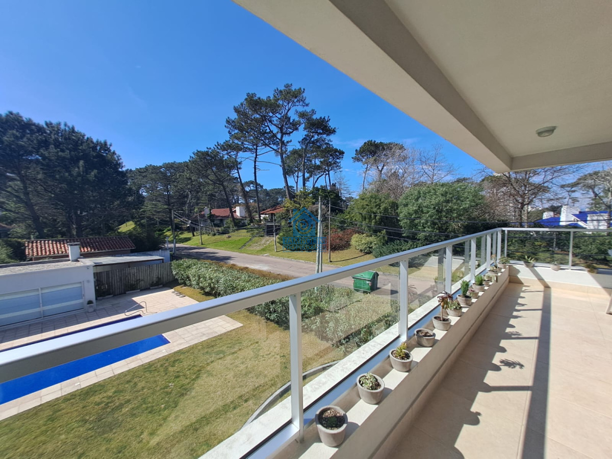 Apartamento ID.963 - Apartamento en Venta de 2 dormitorios en Playa Mansa , Punta del este 