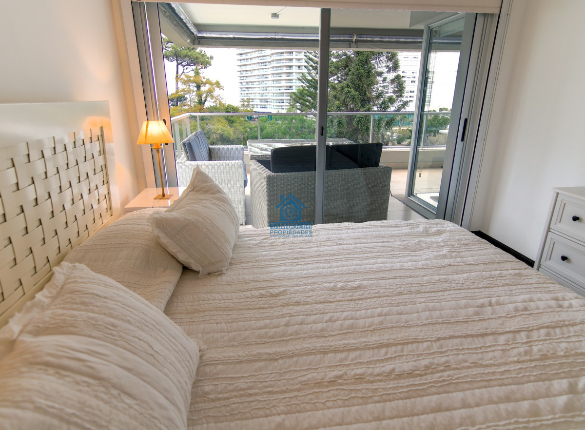 Apartamento ID.964 - PH en playa mansa , departamento en Edificio Monet de 2 dormitorios, Punta Del Este