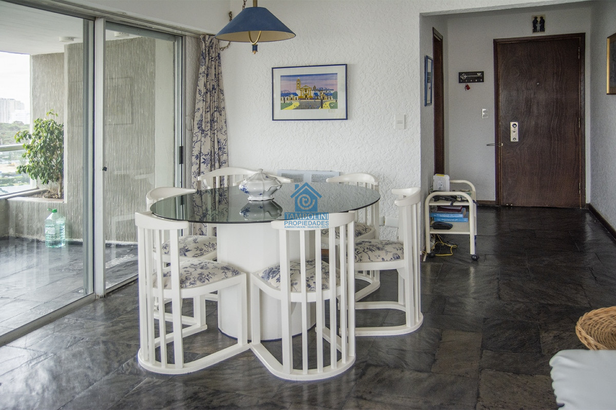 Apartamento ID.624 - Apartamento en Venta de 3 dormitorios en parada 2 de playa brava, cerca de servicios en Punta del Este 