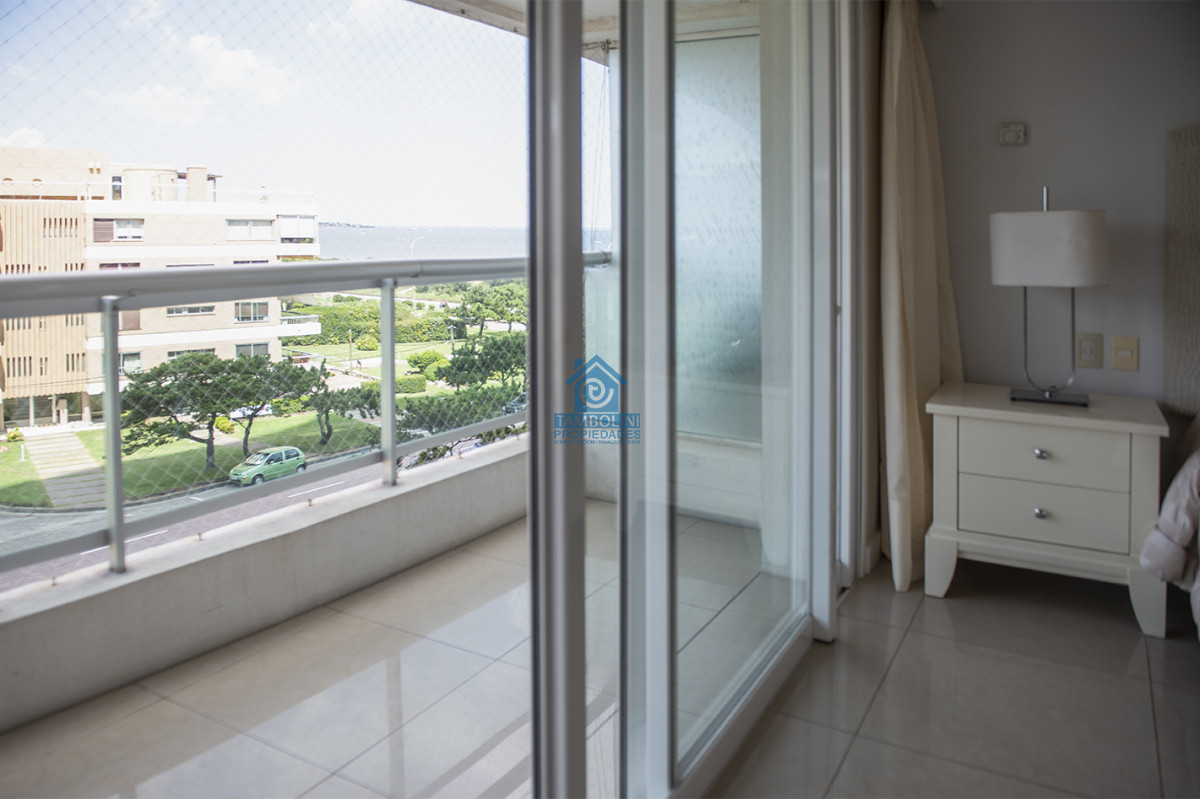 Apartamento ID.823 - PRIMERA LINEA PUNTA DEL ESTE, PLAYA MANSA- TORRE AQUARELLA