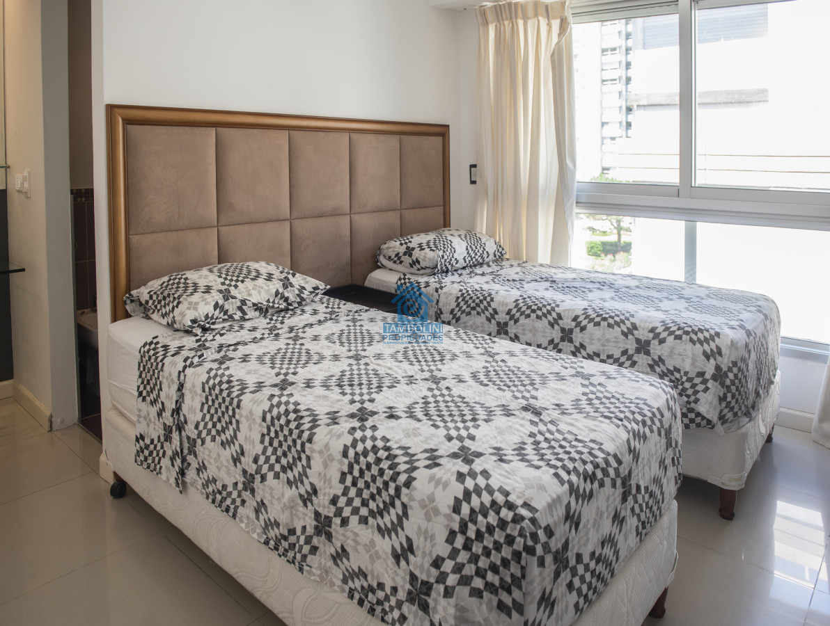 Apartamento ID.1141 - Vende hermoso Penthouse en Playa Mansa con azotea propia en Punta del Este