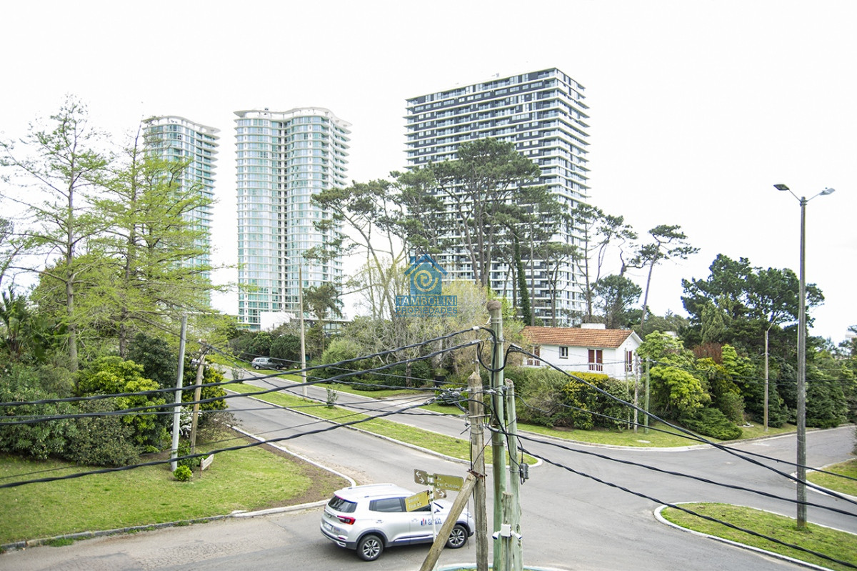 Apartamento ID.963 - Apartamento en Venta de 2 dormitorios en Playa Mansa , Punta del este 