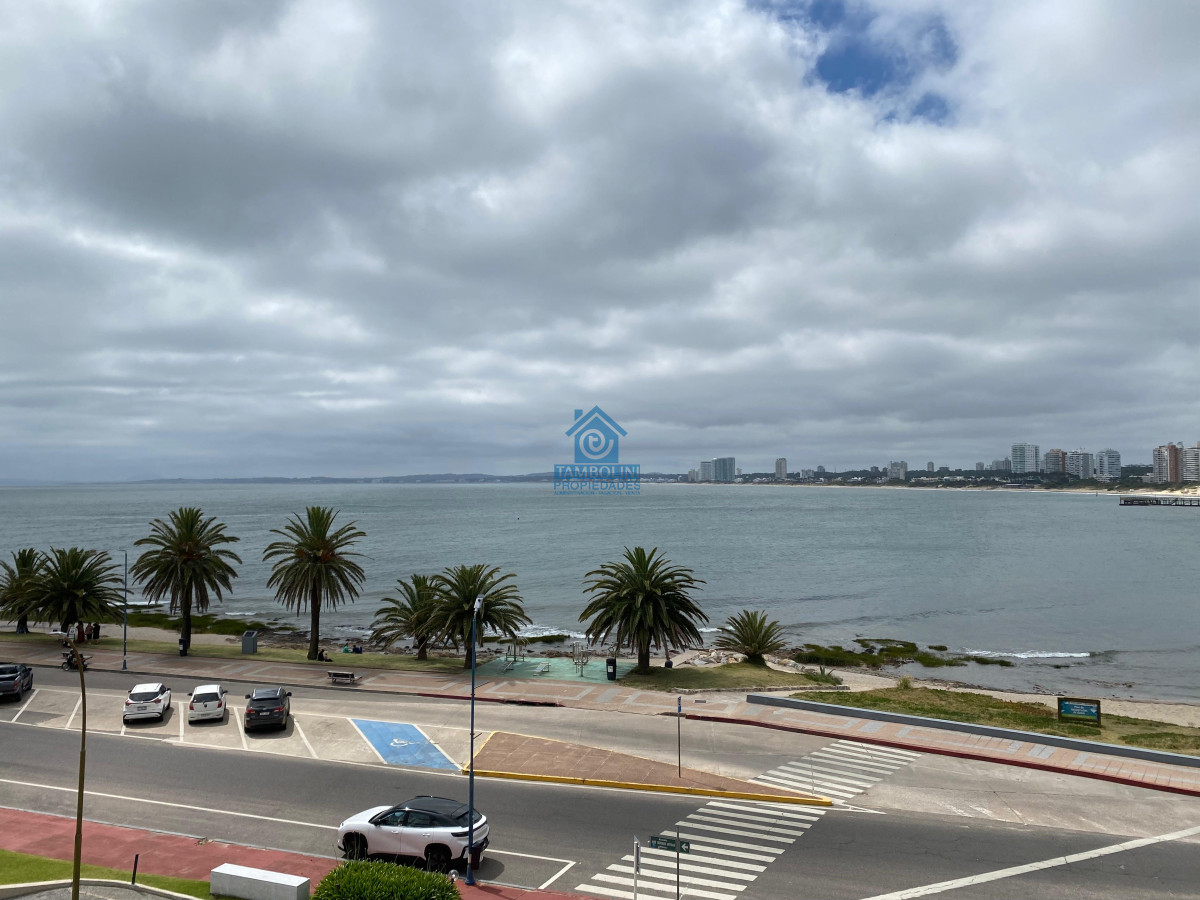 Apartamento ID.1143 - Vende apartamento con vista al mar de 3 dormitorios, Punta del Este