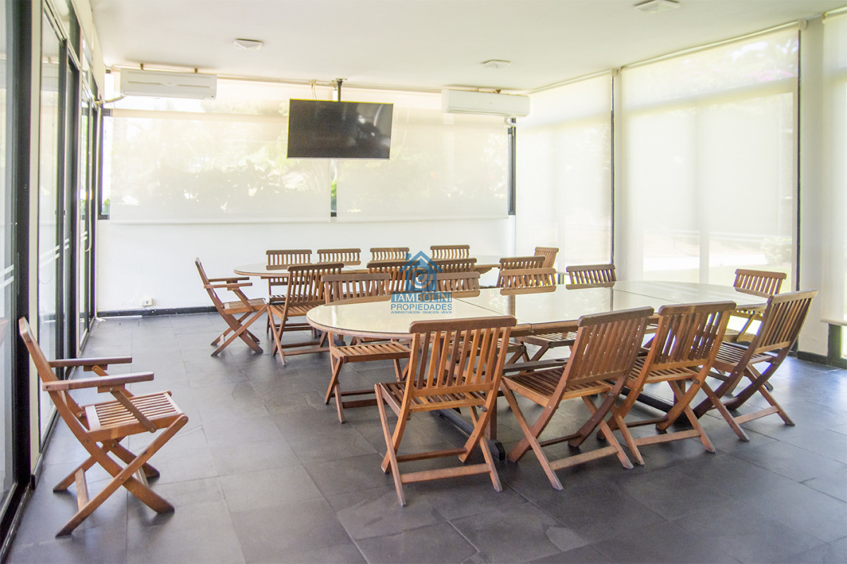 Apartamento ID.1228 - Vende apto de 2 dormitorios con vista al mar en Punta del este
