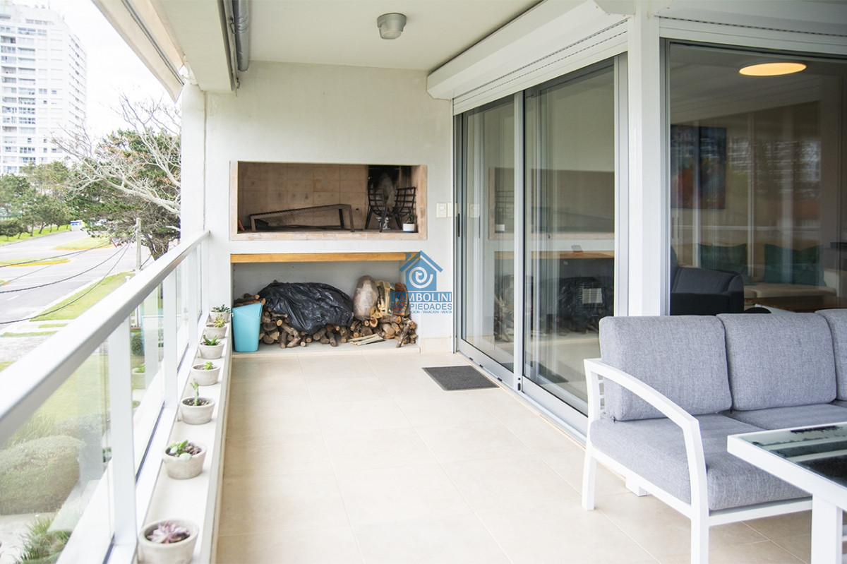 Apartamento ID.963 - Apartamento en Venta de 2 dormitorios en Playa Mansa , Punta del este 