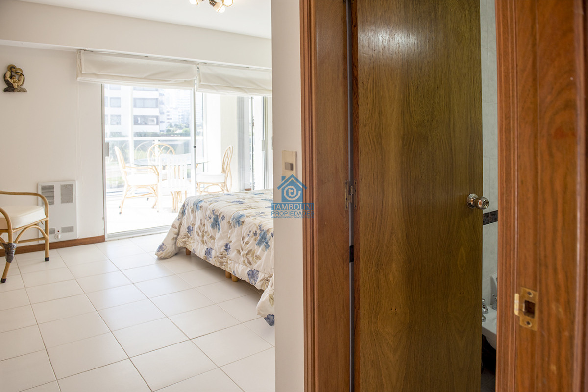 Apartamento ID.1135 - Vende departamento de 3 dormitorios en Ocean Tower, Punta del Este 