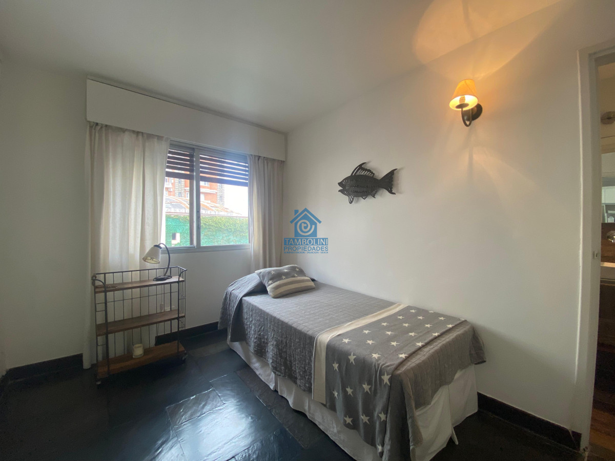 Apartamento ID.1143 - Vende apartamento con vista al mar de 3 dormitorios, Punta del Este