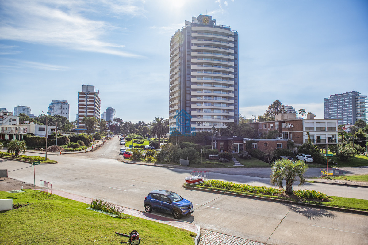 Apartamento ID.1135 - Vende departamento de 3 dormitorios en Ocean Tower, Punta del Este 