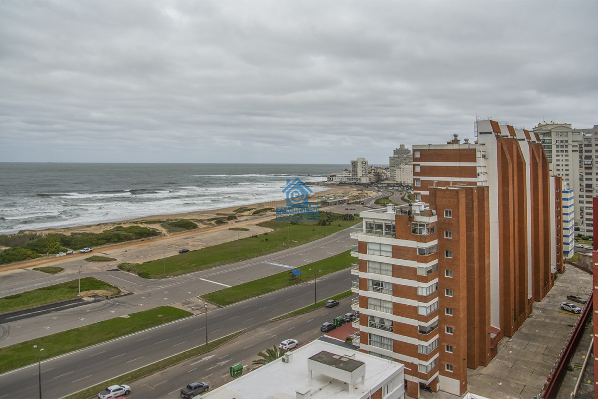 Apartamento ID.624 - Apartamento en Venta de 3 dormitorios en parada 2 de playa brava, cerca de servicios en Punta del Este 