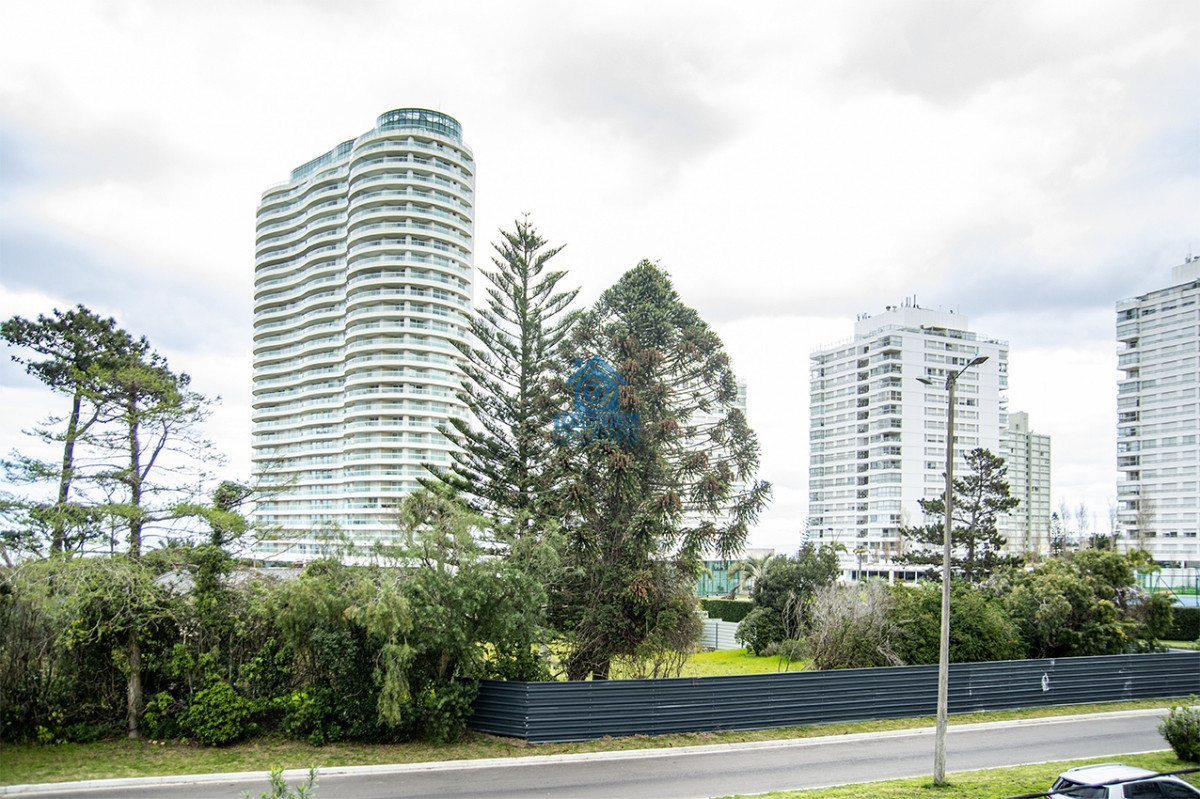 Apartamento ID.963 - Apartamento en Venta de 2 dormitorios en Playa Mansa , Punta del este 