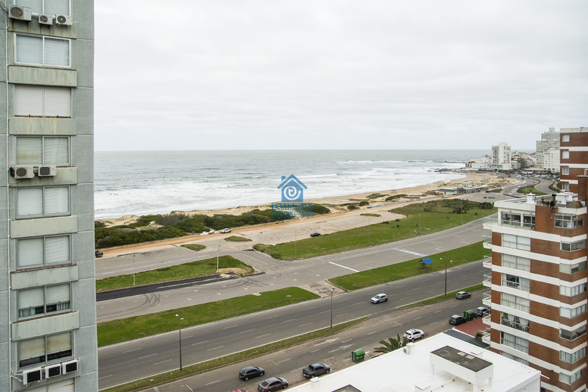 Apartamento ID.624 - Apartamento en Venta de 3 dormitorios en parada 2 de playa brava, cerca de servicios en Punta del Este 