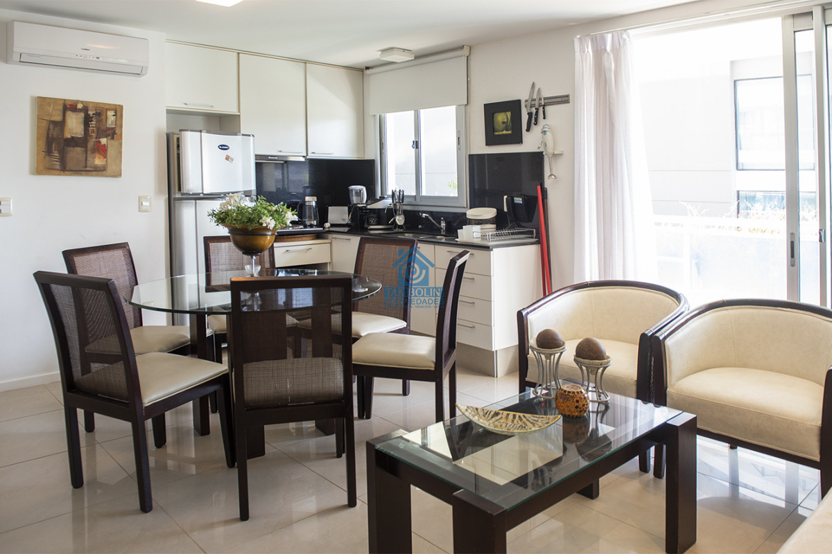 Apartamento ID.719 - Oportunidad. Vende departamento de 2 dormitorios en Punta del Este