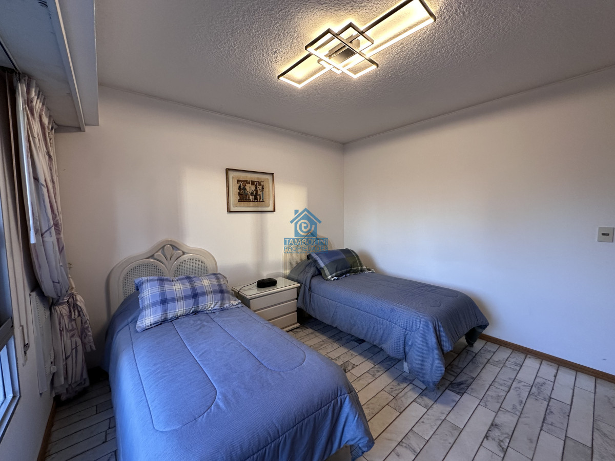 Apartamento ID.1137 - Vende apartamento de 3 dormitorios en Playa Brava, Punta del Este