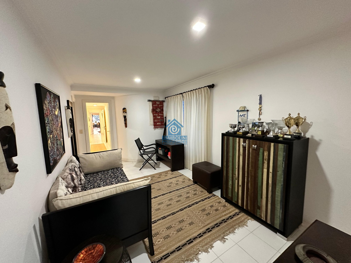 Apartamento ID.550 - Vende espléndido apartamento de 3 dormitorios, con vista al mar, en Puerto, Punta del Este