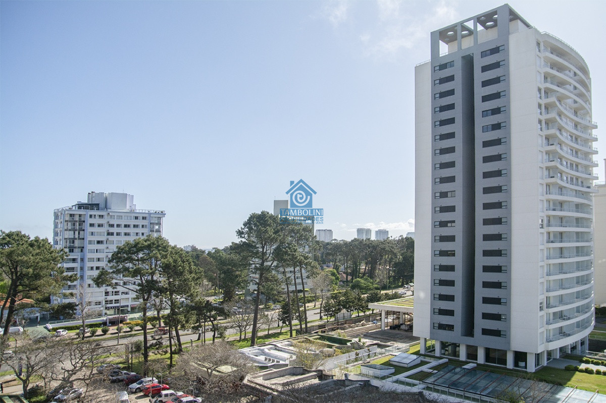 Apartamento ID.611 - Departamento en venta de 3 dormitorios en Roosevelt Center, Punta del este 