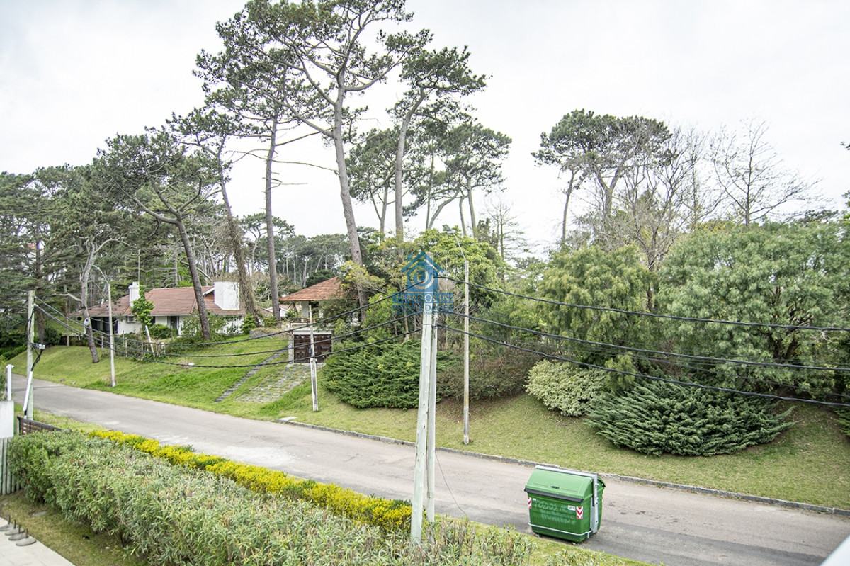 Apartamento ID.963 - Apartamento en Venta de 2 dormitorios en Playa Mansa , Punta del este 