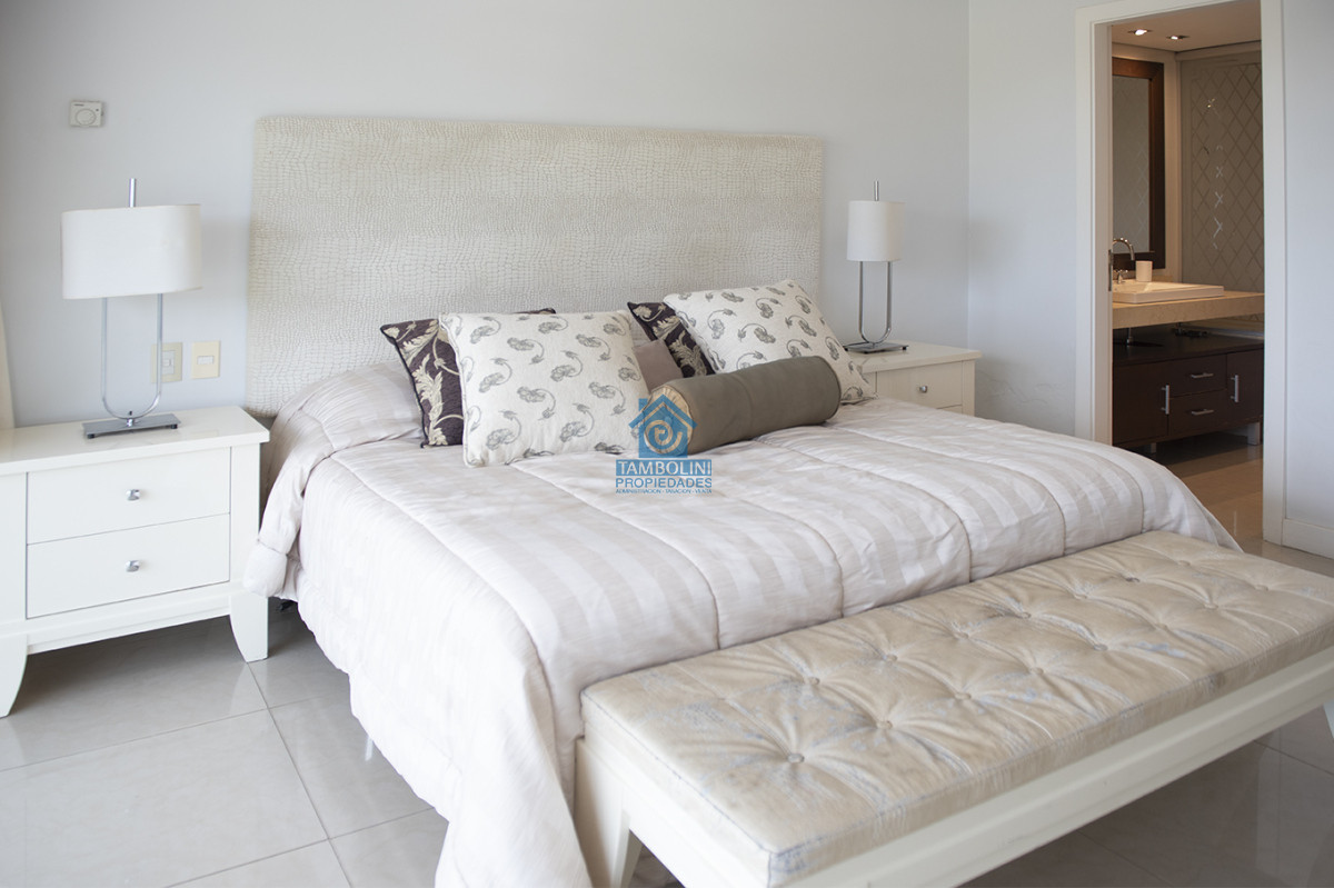 Apartamento ID.823 - PRIMERA LINEA PUNTA DEL ESTE, PLAYA MANSA- TORRE AQUARELLA