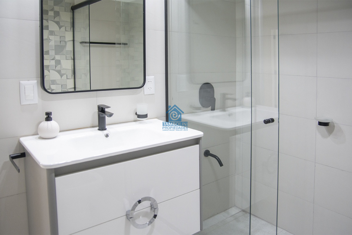 Apartamento ID.1134 - Vende apartamento de 2 dormitorios y medio en Chiverta, Reciclado completo. Punta del Este 