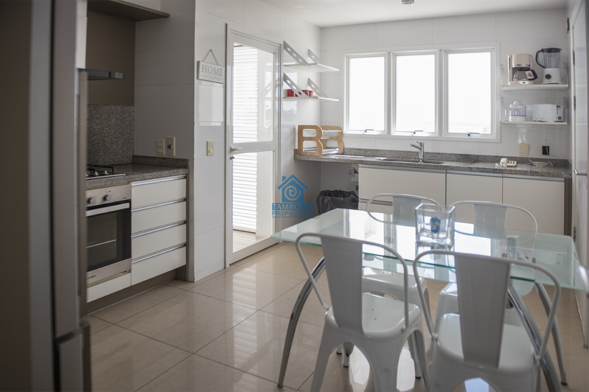 Apartamento ID.823 - PRIMERA LINEA PUNTA DEL ESTE, PLAYA MANSA- TORRE AQUARELLA