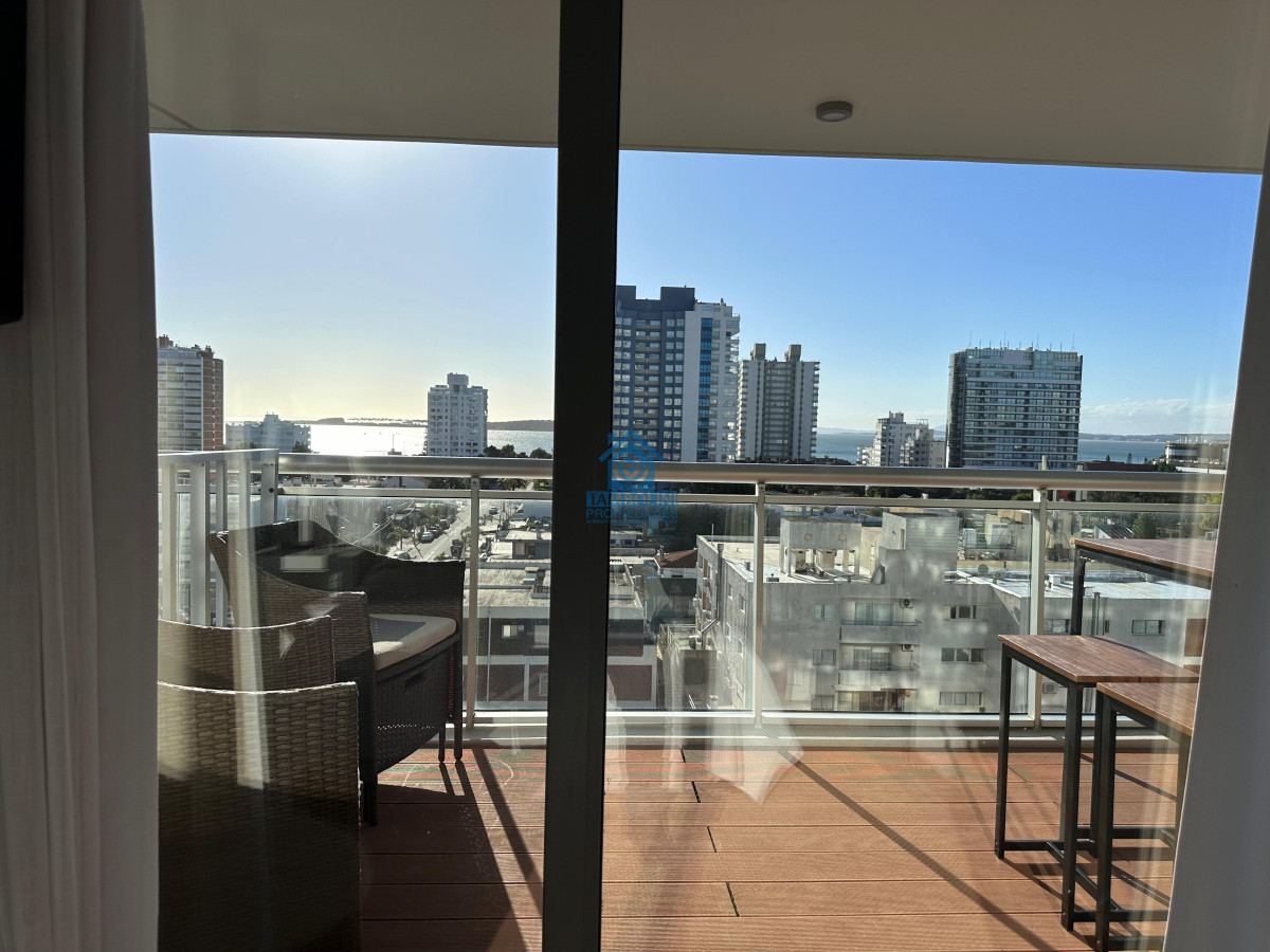 Apartamento ID.1124 - Vende departamento de 2 dormitorios finamente decorado en Torre Onix, Punta del Este
