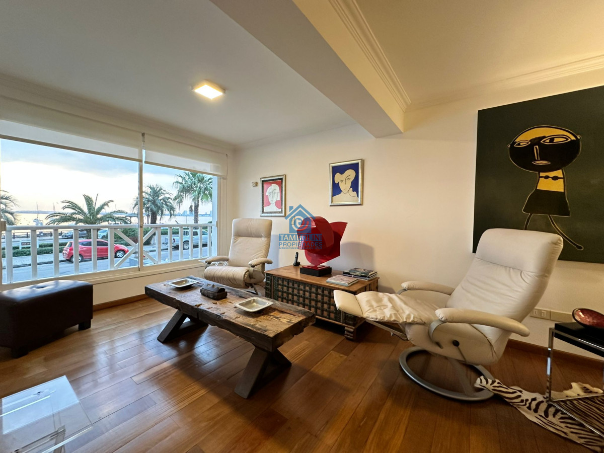 Apartamento ID.550 - Vende espléndido apartamento de 3 dormitorios, con vista al mar, en Puerto, Punta del Este