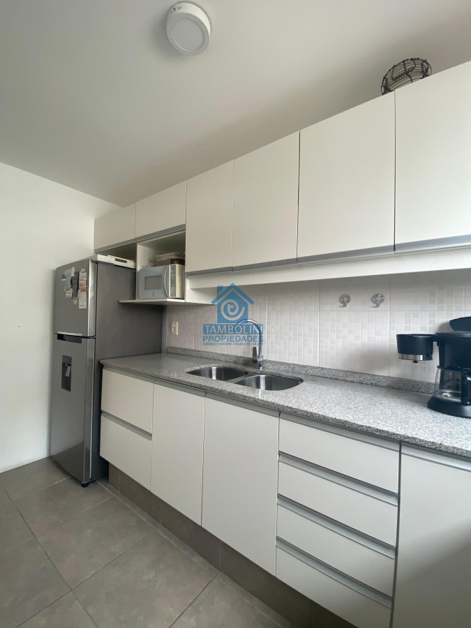 Apartamento ID.1143 - Vende apartamento con vista al mar de 3 dormitorios, Punta del Este