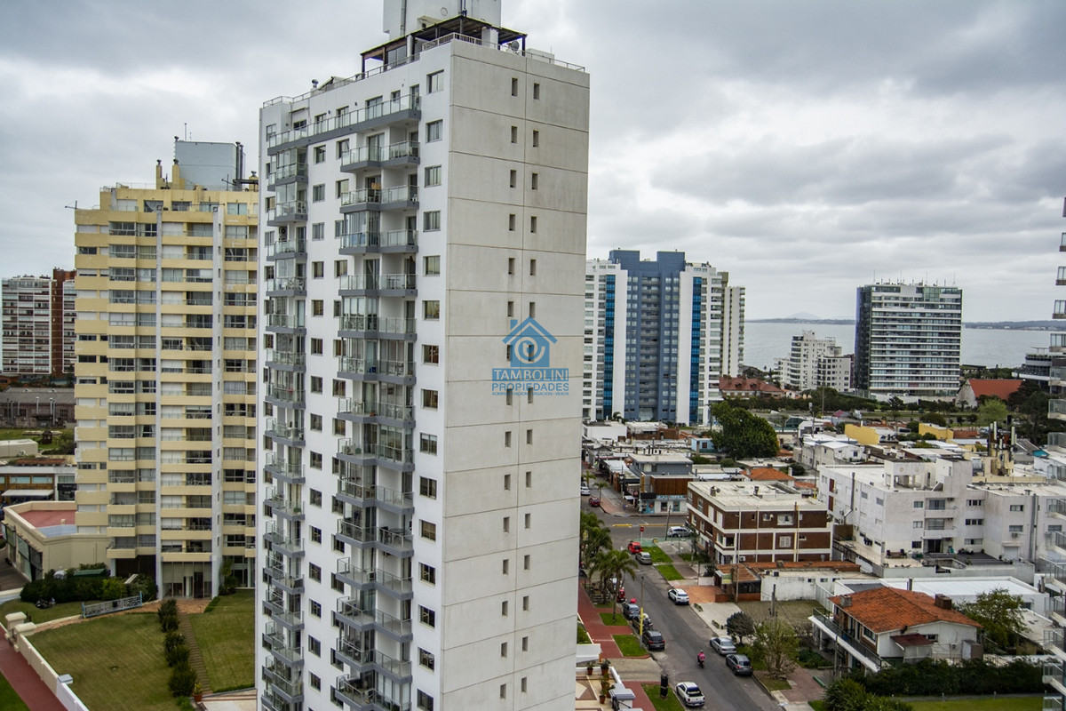 Apartamento ID.624 - Apartamento en Venta de 3 dormitorios en parada 2 de playa brava, cerca de servicios en Punta del Este 