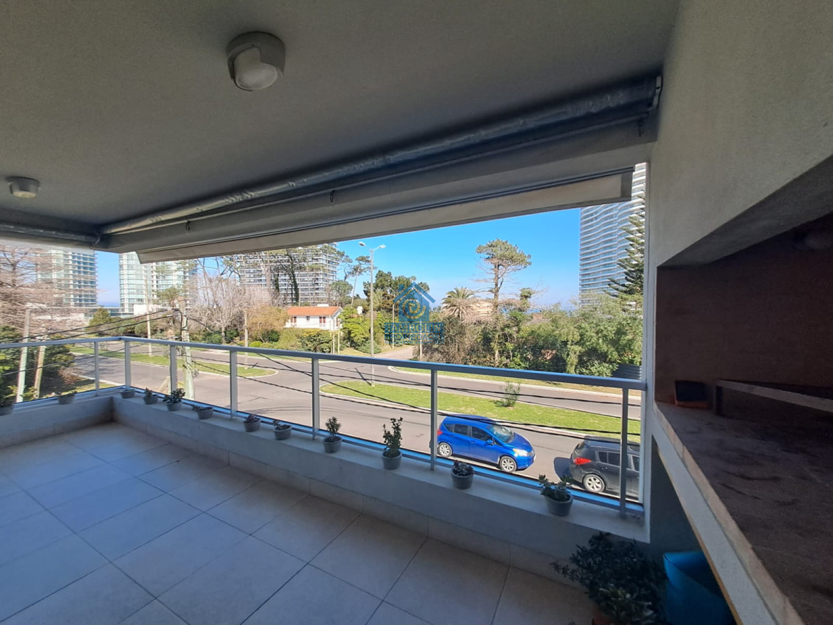 Apartamento ID.963 - Apartamento en Venta de 2 dormitorios en Playa Mansa , Punta del este 