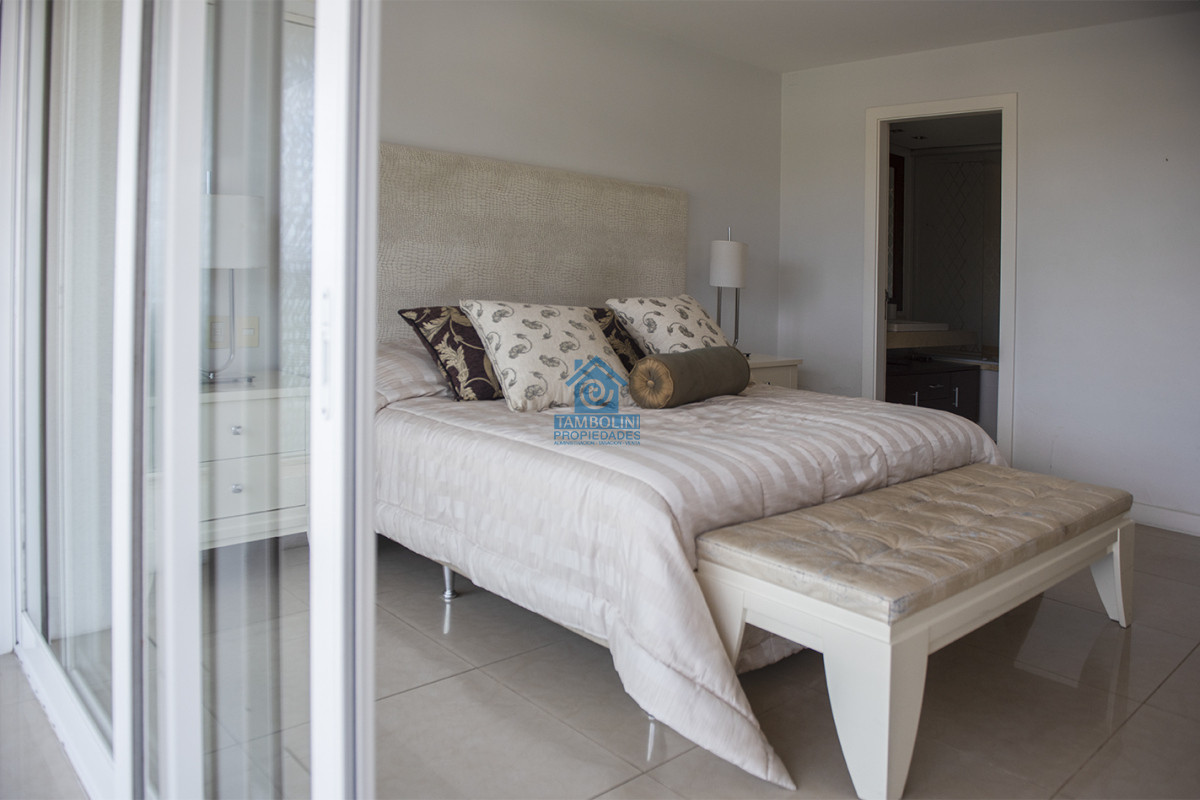 Apartamento ID.823 - PRIMERA LINEA PUNTA DEL ESTE, PLAYA MANSA- TORRE AQUARELLA