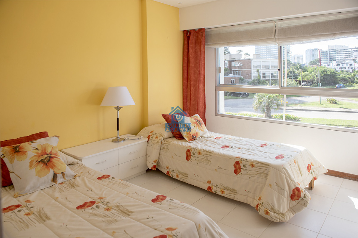 Apartamento ID.1135 - Vende departamento de 3 dormitorios en Ocean Tower, Punta del Este 