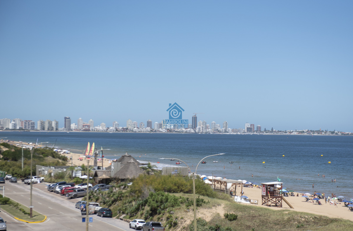 Apartamento ID.1141 - Vende hermoso Penthouse en Playa Mansa con azotea propia en Punta del Este