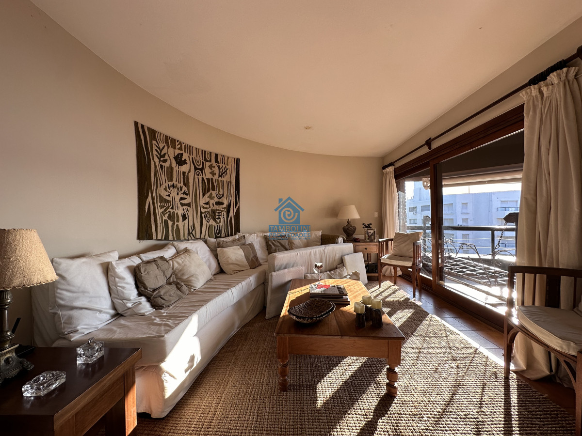 Apartamento ID.588 - Vende apto en Peninsula de 3 dormitorios con vista al Puerto, Punta del Este